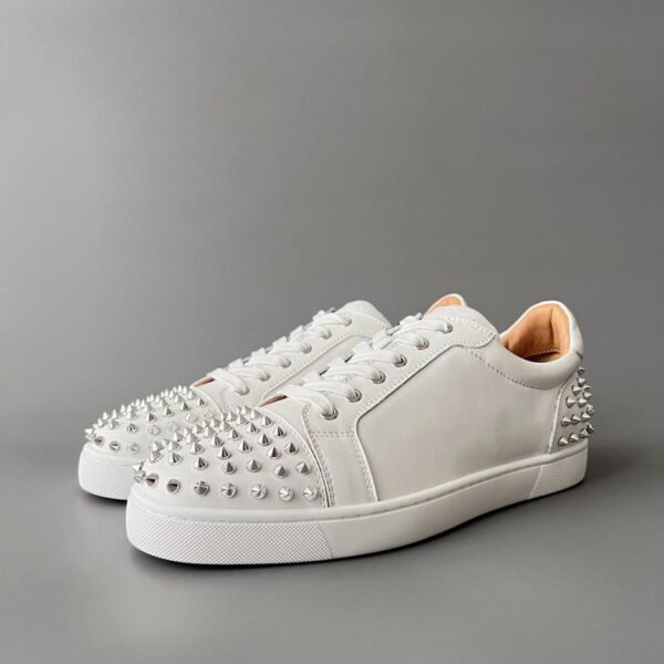 replica,schuhe,beste,kaufen,1:1,besten,seiten,Replik,turnschuhe,sneakers Christian Louboutin Louis Junior Spikes Low-Top-Sneaker, weiß (WXS7A)