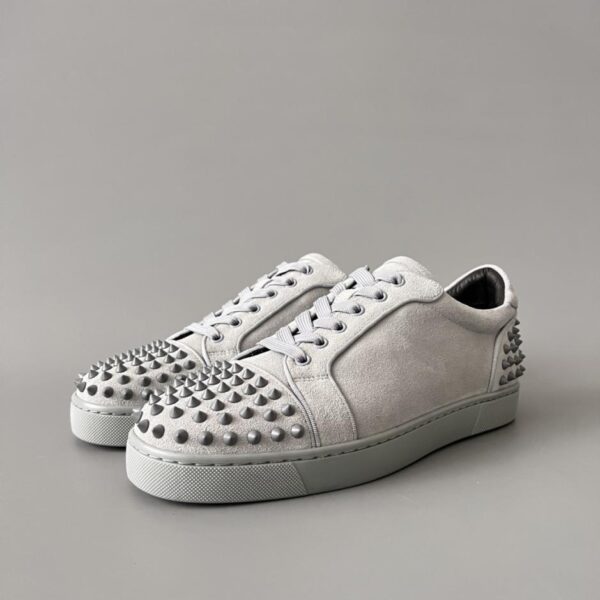 replica,schuhe,beste,kaufen,1:1,besten,seiten,Replik,turnschuhe,sneakers Christian Louboutin Louis Junior Spikes Nietenbesetzte Leder-Sneaker (Grau, DUOJM)