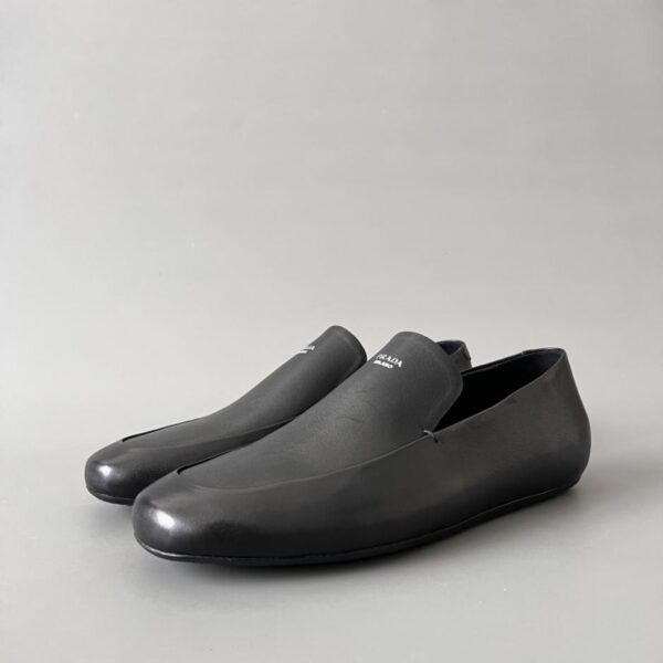 replica,schuhe,beste,kaufen,1:1,besten,seiten,Replik,turnschuhe,sneakers PRADA Mocassini Leder-Slipper für Herren, Mattschwarz (4 (GIEM3))
