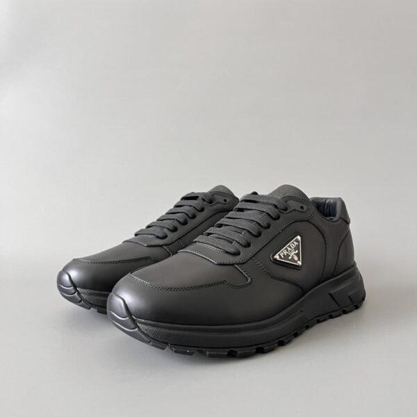 replica,schuhe,beste,kaufen,1:1,besten,seiten,Replik,turnschuhe,sneakers PRADA Triangle Logo Low-Top-Freizeitschuhe, Herren Schwarz (XAX2R)