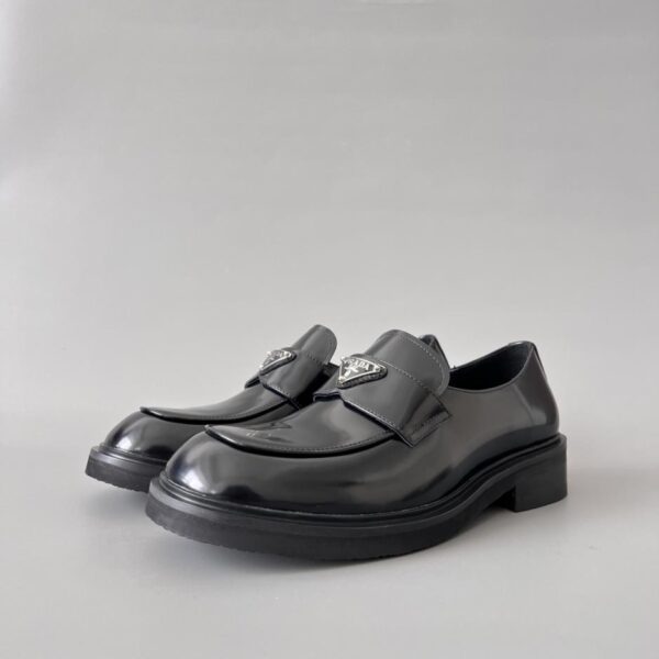 replica,schuhe,beste,kaufen,1:1,besten,seiten,Replik,turnschuhe,sneakers PRADA Leder-Slipper mit runder Zehenpartie, Herren, Schwarz (U6WS2)