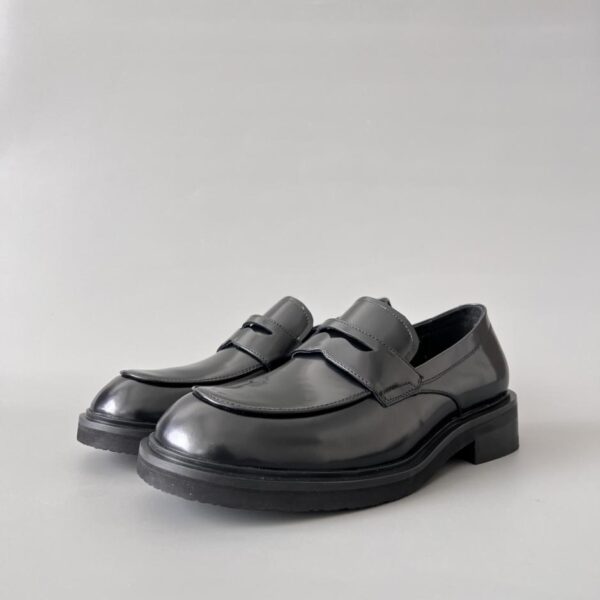 replica,schuhe,beste,kaufen,1:1,besten,seiten,Replik,turnschuhe,sneakers PRADA Leder-Slipper mit runder Zehenpartie, Herren, Schwarz (GV3NY)