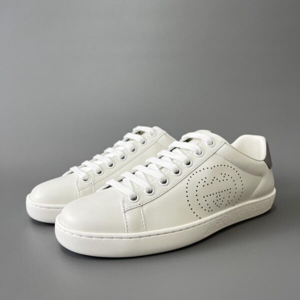 Gucci Ace Serie, flache Sneaker mit ineinandergreifendem Doppel-G-Logo, Unisex-Stil (QQIS8)