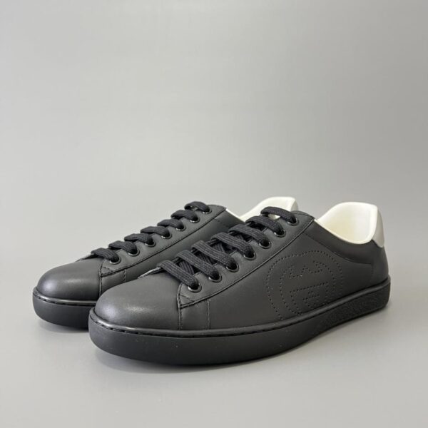 Gucci Ace Serie, schwarze Low-Top-Sneaker mit ineinandergreifendem Doppel-G-Logo, Unisex-Stil (B20MM)