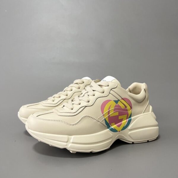 replica,schuhe,beste,kaufen,1:1,besten,seiten,Replik,turnschuhe,sneakers Gucci Rhyton Kollektion. GG Herzförmige Chunky-Sneaker für Damen (37FQ9)