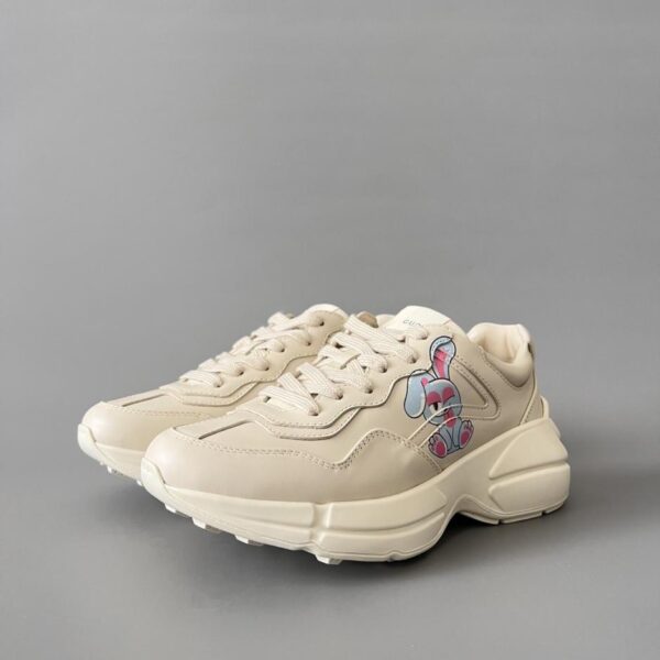 replica,schuhe,beste,kaufen,1:1,besten,seiten,Replik,turnschuhe,sneakers Gucci Rhyton Kollektion. Retro-Logo-Chunky-Schuhe für Damen (R089R)