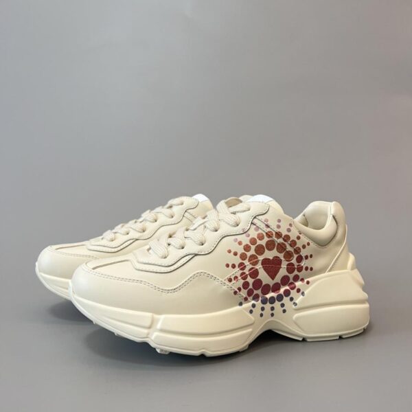 replica,schuhe,beste,kaufen,1:1,besten,seiten,Replik,turnschuhe,sneakers Gucci Rhyton Kollektion. Pinke Glitzer-Herz-Sneaker, Damenmodell (B19BF)