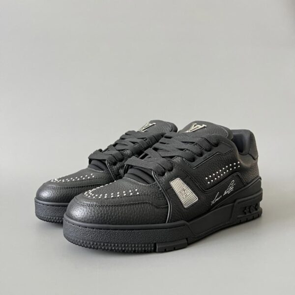 LOUIS VUITTON Sneaker aus Leder mit Schnürung, runder Zehenpartie, niedrig geschnitten, Herren, Schwarz (R7G85)