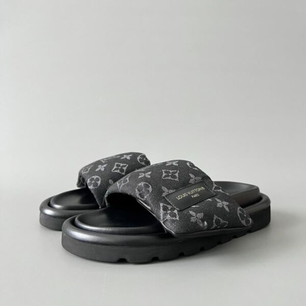replica,schuhe,beste,kaufen,1:1,besten,seiten,Replik,turnschuhe,sneakers LOUIS VUITTON Pool Pillow Comfort Denim Sandalen mit runder Zehenpartie, rutschfest, mit Fersenriemen, Damen, Schwarz (82G72)