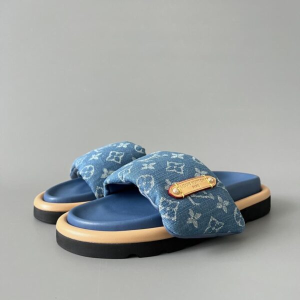 replica,schuhe,beste,kaufen,1:1,besten,seiten,Replik,turnschuhe,sneakers LOUIS VUITTON Pool Pillow Comfort Denim Sandalen mit runder Zehenpartie, rutschfest, zum Hineinschlüpfen, Blau (DM45D)