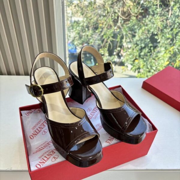 replica,schuhe,beste,kaufen,1:1,besten,seiten,Replik,turnschuhe,sneakers VALENTINO Klassische Sandalen, Frühjahr/Sommer VLOGO SIGNATURE Schuhe (MCVUA)