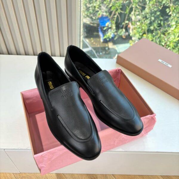 replica,schuhe,beste,kaufen,1:1,besten,seiten,Replik,turnschuhe,sneakers G126 MIUMIUs neueste Loafer im Runway-Stil (0NM9T)