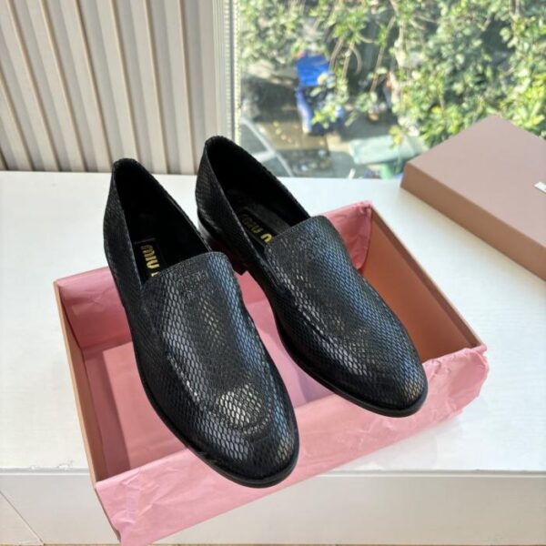 G126 MIUMIUs neueste Loafer im Runway-Stil (TNFF6)