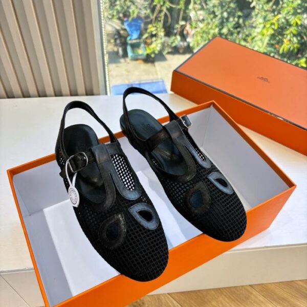 replica,schuhe,beste,kaufen,1:1,besten,seiten,Replik,turnschuhe,sneakers Hermès Neue flache Sandalen mit Mesh-Ausschnitt und Schweinenase (0MTAE)