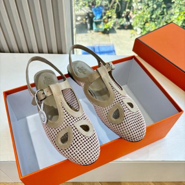 replica,schuhe,beste,kaufen,1:1,besten,seiten,Replik,turnschuhe,sneakers Die neuen flachen Sandalen von Hermès mit durchbrochenem Netzmuster und Schweinsnase (UXQSF)