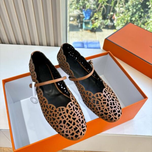 replica,schuhe,beste,kaufen,1:1,besten,seiten,Replik,turnschuhe,sneakers Die neuen flachen Sandalen von Hermès mit durchbrochenem Netzmuster und Schweinsnase (X9DME)