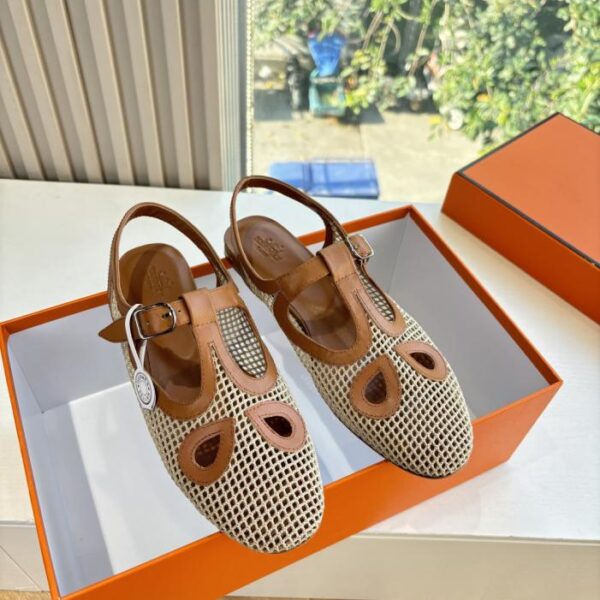 replica,schuhe,beste,kaufen,1:1,besten,seiten,Replik,turnschuhe,sneakers Die neuen flachen Sandalen von Hermès mit durchbrochenem Netzmuster und Schweinsnase (YZIIN)