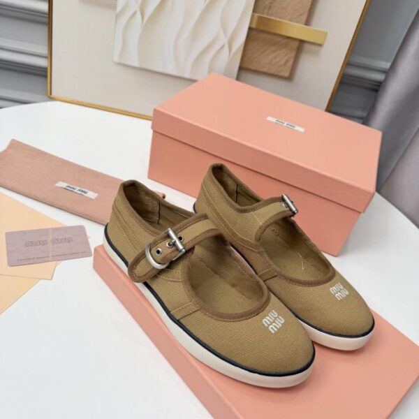 replica,schuhe,beste,kaufen,1:1,besten,seiten,Replik,turnschuhe,sneakers Die neuesten lässigen Canvas-Schuhe von MIUMIU (JAC3L)