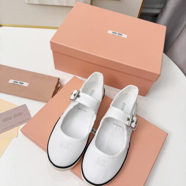 replica,schuhe,beste,kaufen,1:1,besten,seiten,Replik,turnschuhe,sneakers Die neuesten lässigen Canvas-Schuhe von MIUMIU (UA340)
