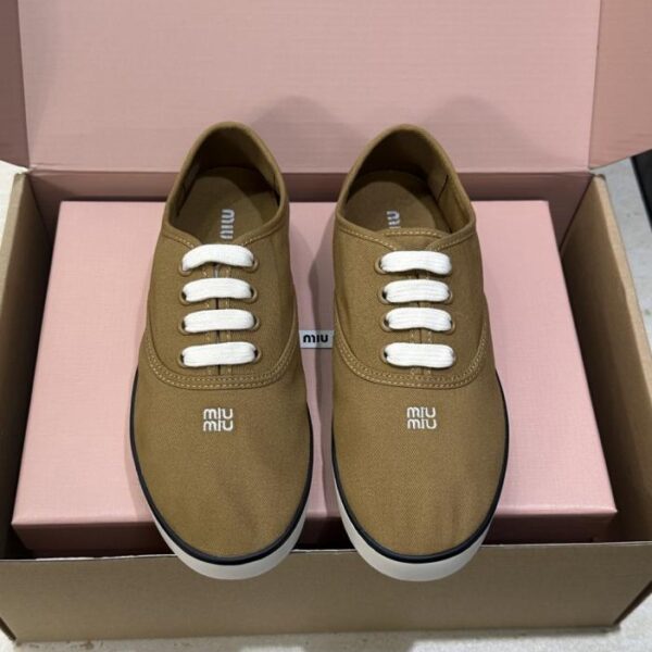 Miumiu Frühjahrsneuheiten: Schnürschuhe für Damen (1C5FJ)