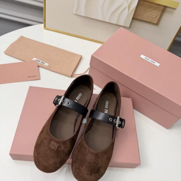 replica,schuhe,beste,kaufen,1:1,besten,seiten,Replik,turnschuhe,sneakers Miu Miu 26 Neueste Runway-Looks 💫 Mary Jane Ballerinas (4B9MJ)
