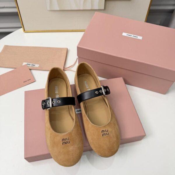 replica,schuhe,beste,kaufen,1:1,besten,seiten,Replik,turnschuhe,sneakers Miu Mius neueste Laufstegshow 💫 Mary Jane Ballerinas (58 £)