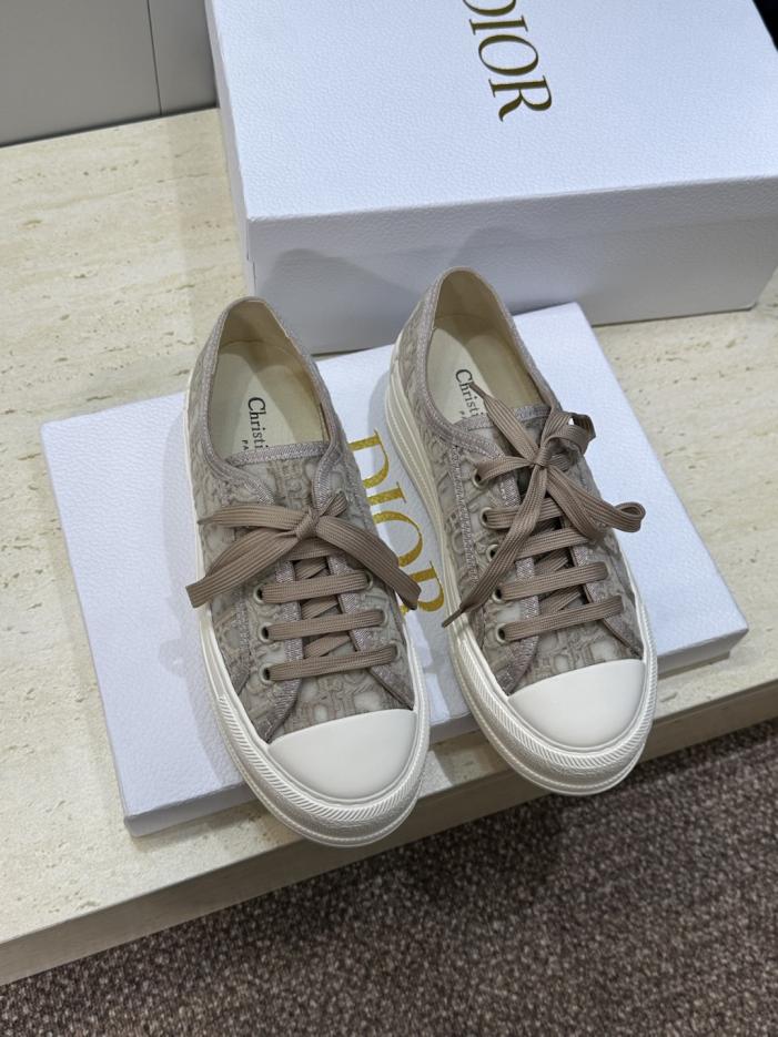 replica,schuhe,beste,kaufen,1:1,besten,seiten,Replik,turnschuhe,sneakers Diors neue Walkn-Serie für den frühen Frühling präsentiert neue Farben und flache, schnürbare Freizeit-Skateschuhe für Paare (OR4EQ). replica,schuhe,beste,kaufen,1:1,besten,seiten,Replik,turnschuhe,sneakers Diors neue Walkn-Serie für den frühen Frühling präsentiert neue Farben und flache, schnürbare Freizeit-Skateschuhe für Paare (OR4EQ).