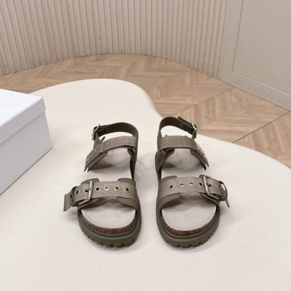 replica,schuhe,beste,kaufen,1:1,besten,seiten,Replik,turnschuhe,sneakers Klassische, verbesserte Version der neuesten Klett-Sandalen-/Slipper-Kollektion von Dior (Q319J)