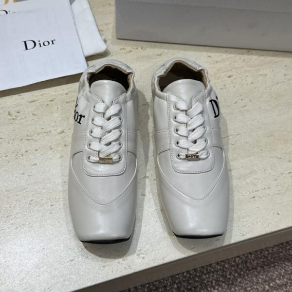 replica,schuhe,beste,kaufen,1:1,besten,seiten,Replik,turnschuhe,sneakers Diors neue Coeur Schnür-Stretch-Freizeitschuhe für Damen, die auf dem Laufsteg für das frühe Frühjahr gezeigt wurden (DIHDK)