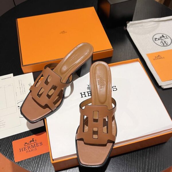replica,schuhe,beste,kaufen,1:1,besten,seiten,Replik,turnschuhe,sneakers Hermes Pantoletten mit Blockabsatz und durchbrochenem Muster in H-Form (3UG7M)