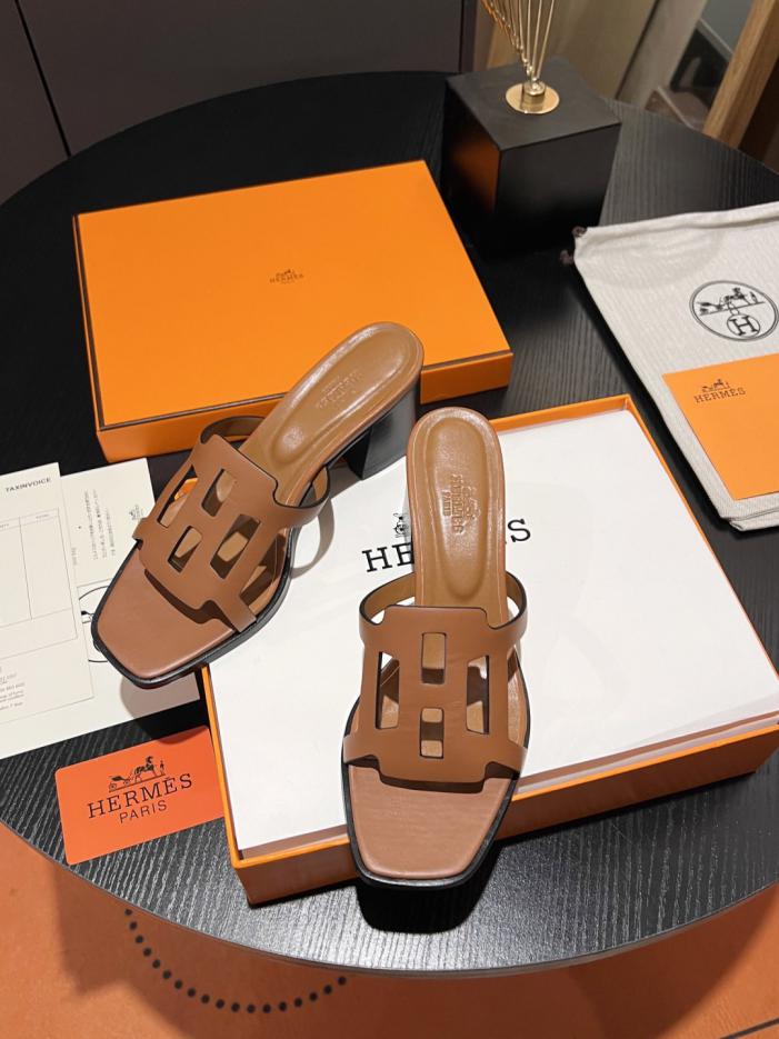 replica,schuhe,beste,kaufen,1:1,besten,seiten,Replik,turnschuhe,sneakers Hermes Pantoletten mit Blockabsatz und durchbrochenem Muster in H-Form (3UG7M)