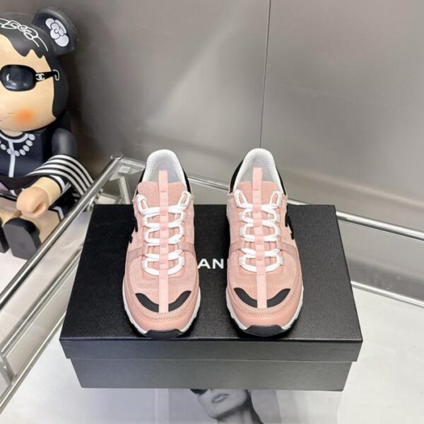 Chanel Sneakers (EIWEO)