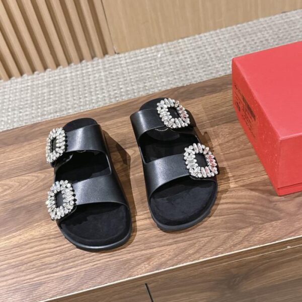 Roger Vivier RV Classic Slidey Viv' Hausschuhe mit Strassschnalle und durchgehendem Strass-Obermaterial (NW3LX)