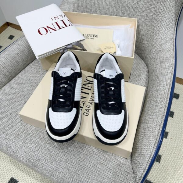 Valentino OneStud Sneaker-Kollektion für Paare, Valentinos neuester Sneaker für Paare (E88B4)