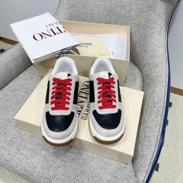 Valentino OneStud Sneaker-Kollektion für Paare, Valentinos neuester Sneaker für Paare (OM3M5)