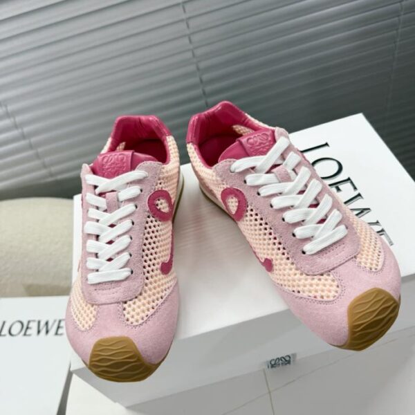 Die Loewe-Kollektion für Paare umfasst Cortez-Schuhe, deutsche Trainingsschuhe und Sneaker (2GCA9).