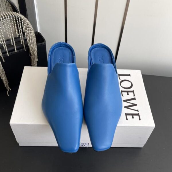 LOEWE Neuheit 2020: Retro-Pantoletten aus Kalbsleder mit hohem Absatz (BZQWJ)