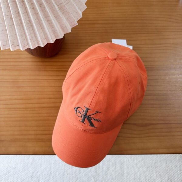 replica,schuhe,beste,kaufen,1:1,besten,seiten,Replik,turnschuhe,sneakers Die neue Baseballkappe aus Stoff von CK ist ein lässiges und vielseitiges Kleidungsstück, das in keiner Garderobe fehlen sollte (B87N6V).
