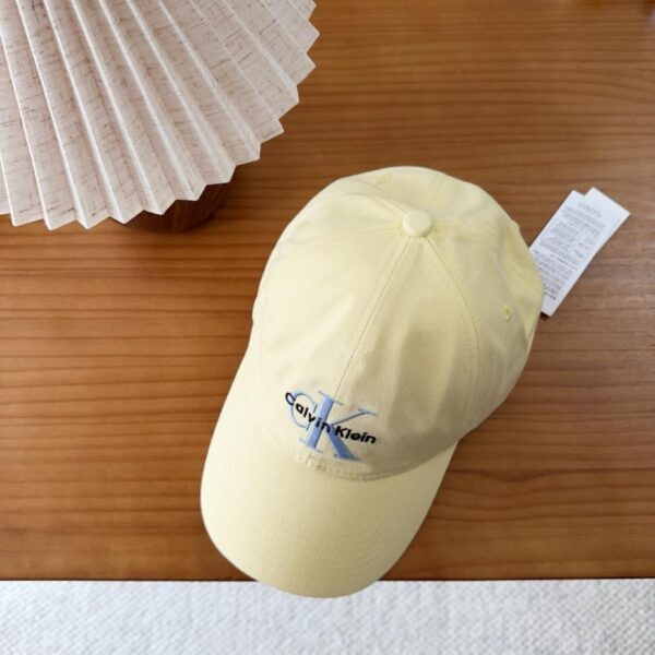 replica,schuhe,beste,kaufen,1:1,besten,seiten,Replik,turnschuhe,sneakers Die neue Baseballkappe aus Stoff von CK ist ein lässiges und vielseitiges Kleidungsstück, das in keiner Garderobe fehlen sollte (QE61UA).