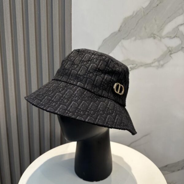 replica,schuhe,beste,kaufen,1:1,besten,seiten,Replik,turnschuhe,sneakers Original DIOR-Hut in bester Qualität, jetzt auf der offiziellen Website erhältlich. Koreanischer Stil, neuer britischer Sport-Look, Unisex-Bucket-Hat (XSTYA8).