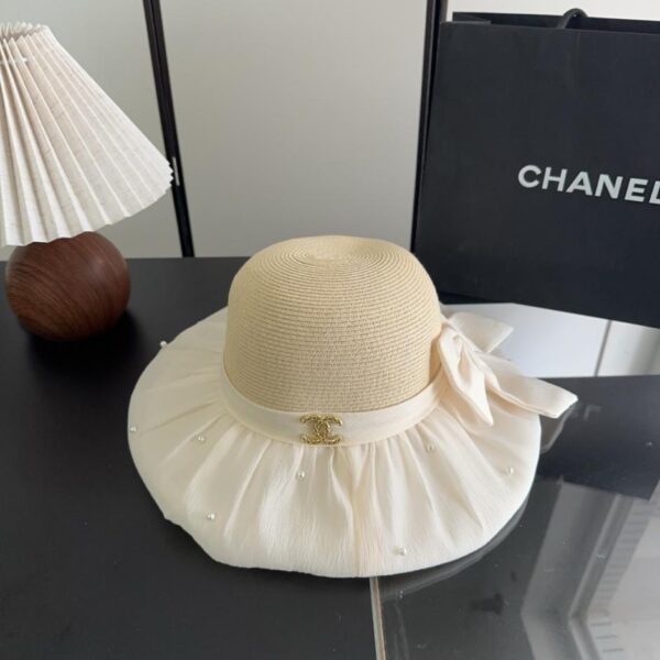 Chanel Strohhut mit Patchwork-Schleife und hochwertigen Zöpfen (EM6TIG)