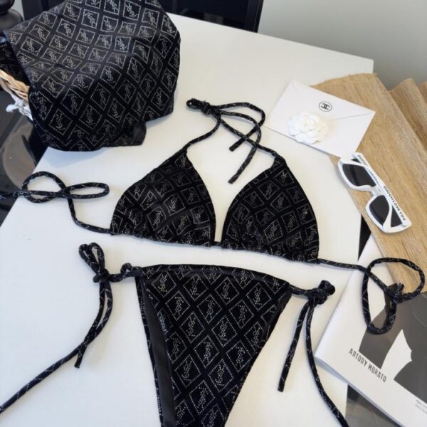 Der neue Bikini-Badeanzug von YSL (RUFXRC)