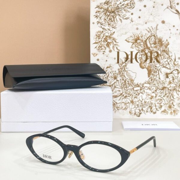 replica,schuhe,beste,kaufen,1:1,besten,seiten,Replik,turnschuhe,sneakers DIOR-Brillenfassungen können mit Korrektionsgläsern ausgestattet werden: MODELL Mini CD R8F (WDL7U0)