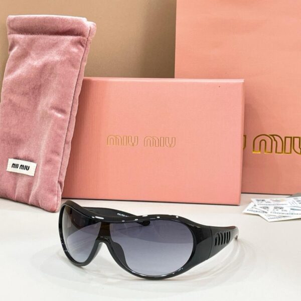 replica,schuhe,beste,kaufen,1:1,besten,seiten,Replik,turnschuhe,sneakers MIU MIU Sonnenbrille MODELL MU B14SU (5QMWDO)