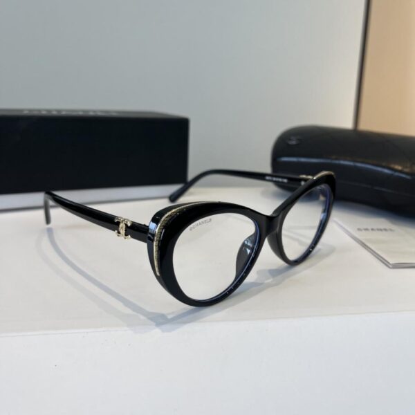 Chanels neue Cat-Eye-Sonnenbrille (WQ4W7J)