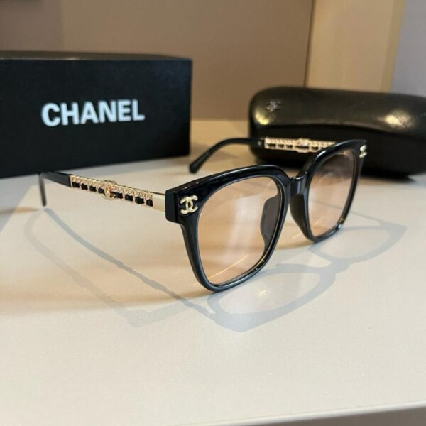 replica,schuhe,beste,kaufen,1:1,besten,seiten,Replik,turnschuhe,sneakers Neue Chanel-Sonnenbrille mit übergroßen quadratischen Gläsern (WATMMU)
