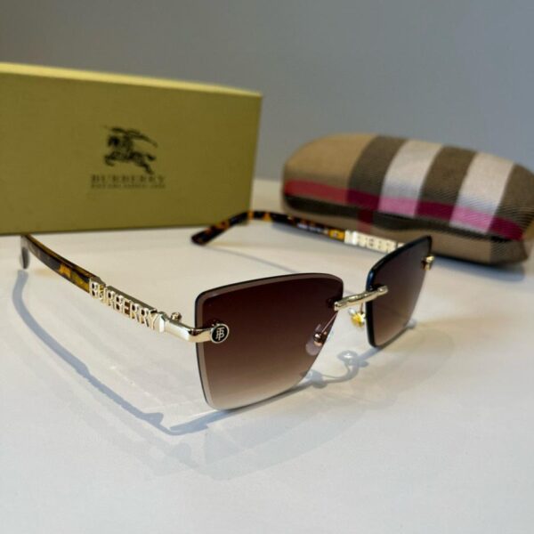 replica,schuhe,beste,kaufen,1:1,besten,seiten,Replik,turnschuhe,sneakers Die neue, integrierte Fahrbrille von Burberry ist ein Must-have für jeden Ausflug und wurde bereits von vielen Prominenten getragen. (I4HYEN)