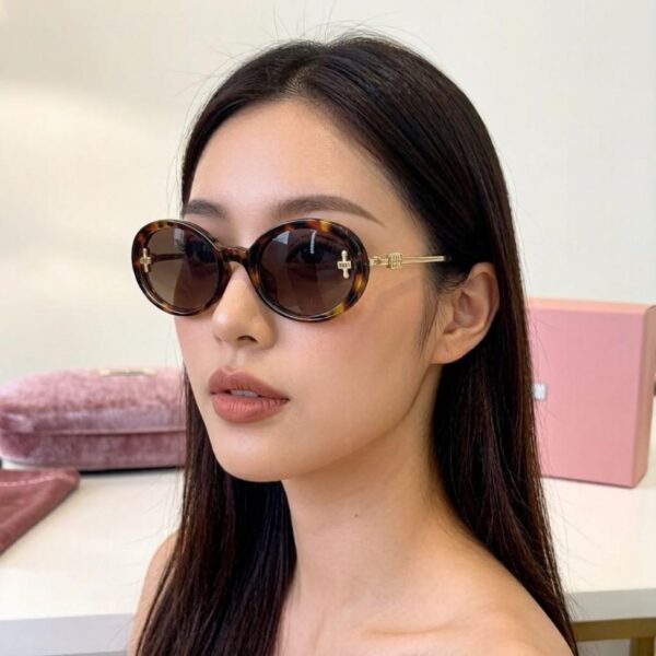 replica,schuhe,beste,kaufen,1:1,besten,seiten,Replik,turnschuhe,sneakers MIUMIU Sonnenbrille, empfohlen von zahlreichen Online-Influencern (BQC7XA)